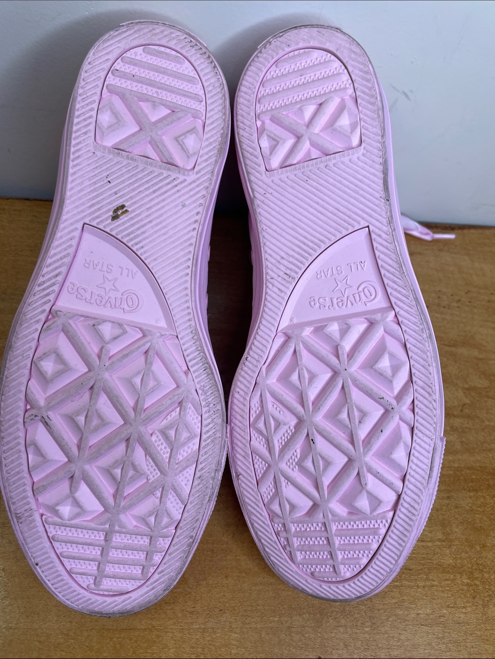 Converse Pink High-Top Satin Ribbon Sneakers. Size 7 - Picture 10 of 12
